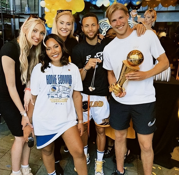 金州勇士训练开放日，窗口期完成体检引欢呼，中超在即，心理建设被强调的简单介绍