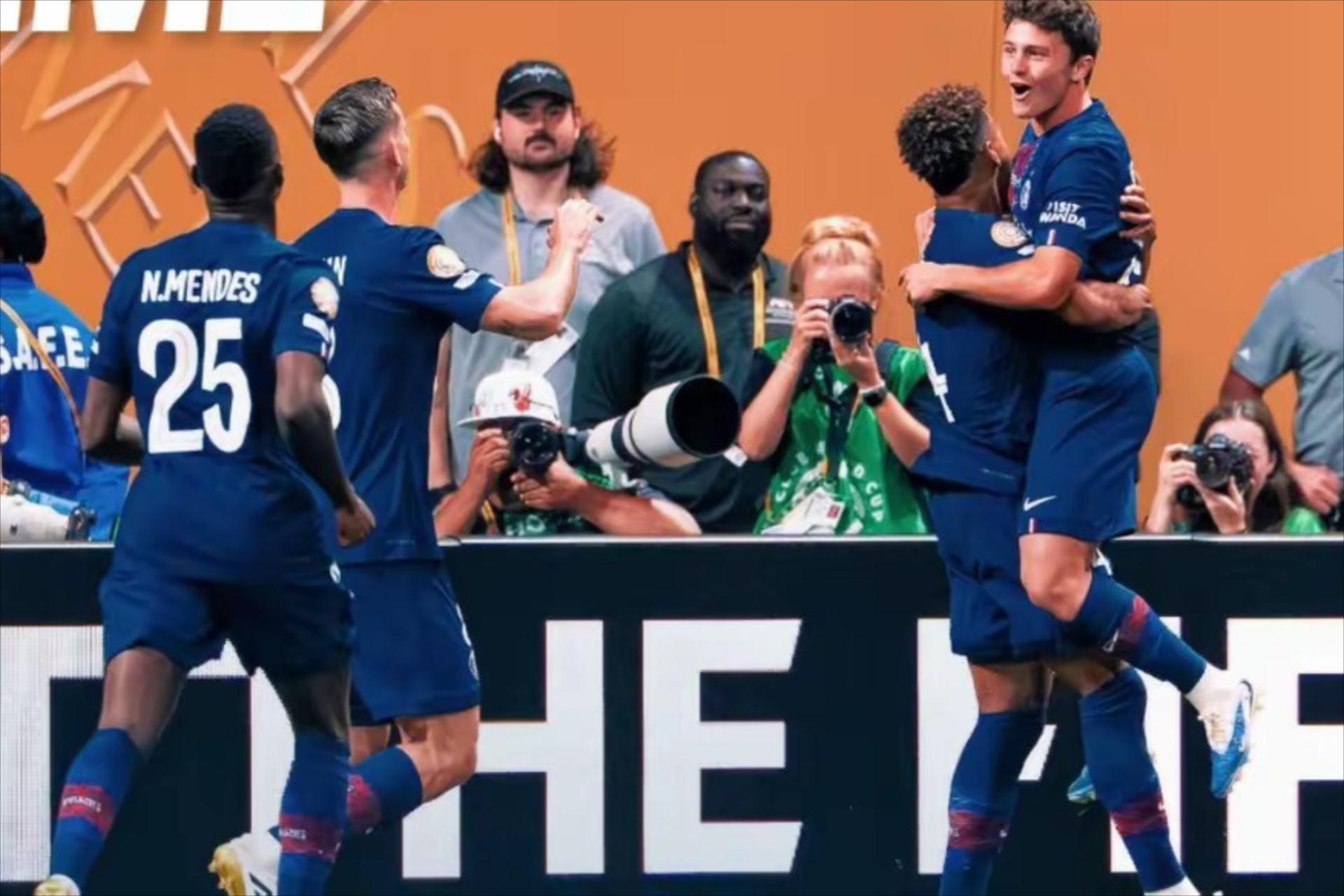 欧联赛程吃紧，上海久事集结日遗憾出局，引发热议，身体对抗强度拉满的简单介绍